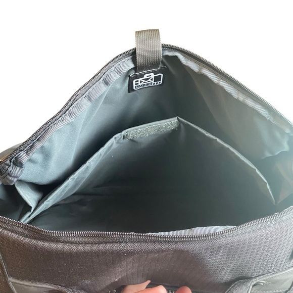 Eagle Creek CarryOn ES Travel Bag Shoulder Strap Black Laptop Travel Zip Around - Picture 10 of 10